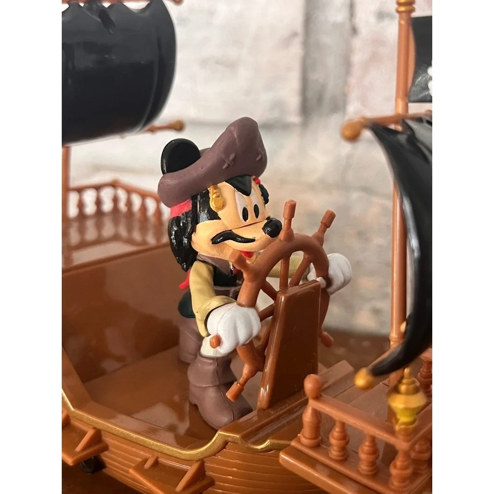 Disney Parks Pirates of the Caribbean‎ Mickey Mouse Pullback Ship Toy